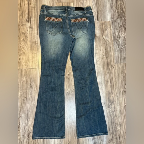 Twentyone Black by Rue21 Distressed Embroidered‎ Boot Cut Jeans Size 11/12 - Picture 2 of 5